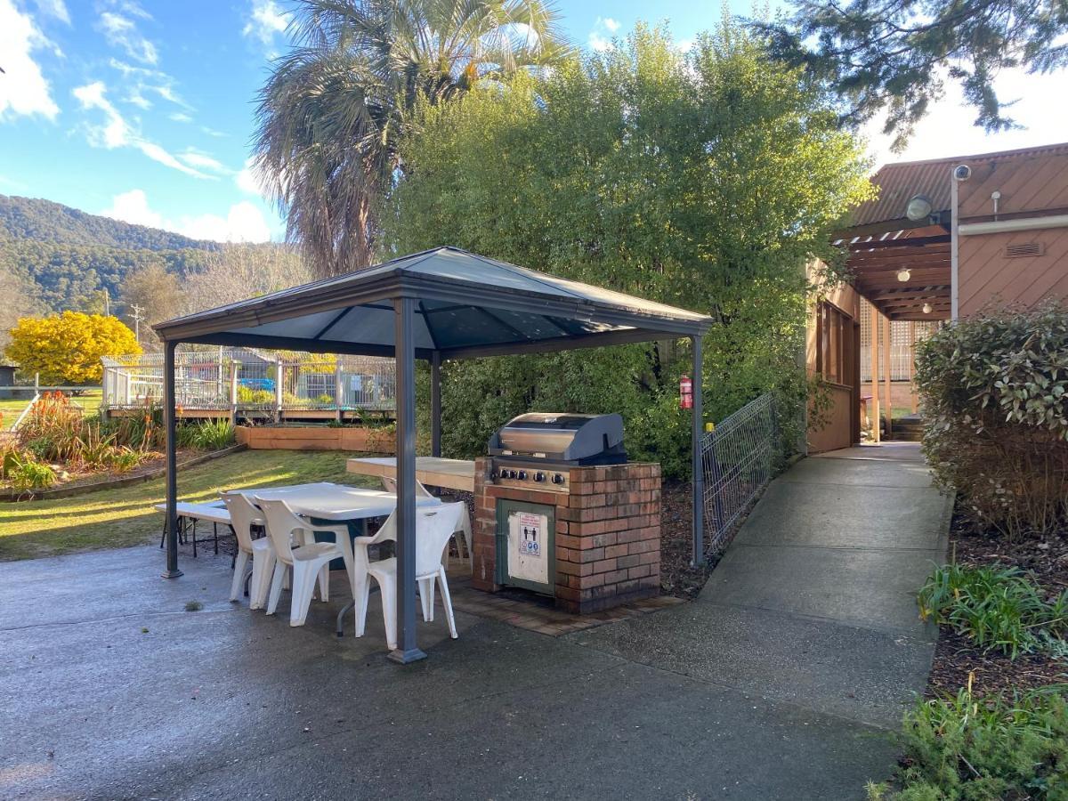 Mountain Creek Motel Bar & Restaurant Mount Beauty Eksteriør bilde