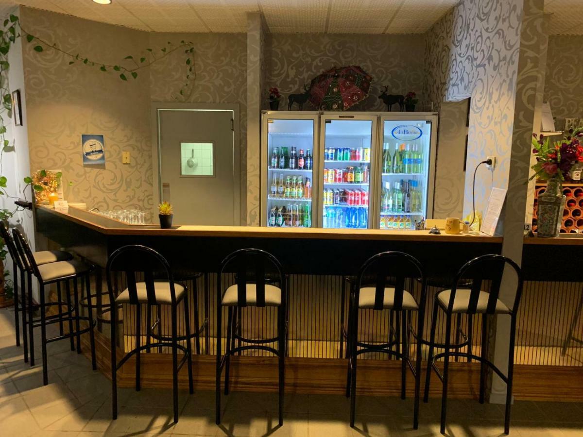 Mountain Creek Motel Bar & Restaurant Mount Beauty Eksteriør bilde